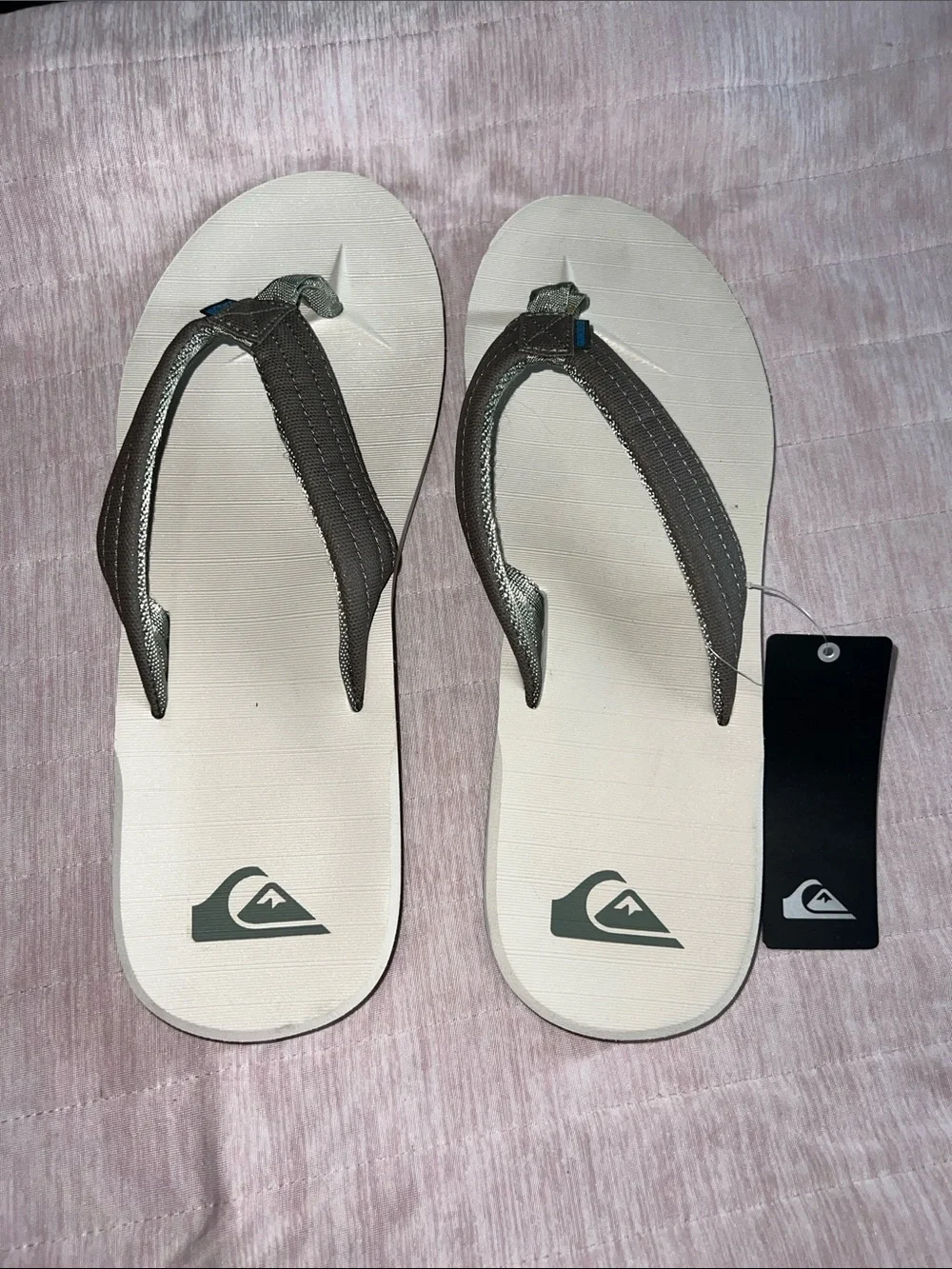 Quiksilver Carver Tropics Men’s Textured Strap Flip Flops.